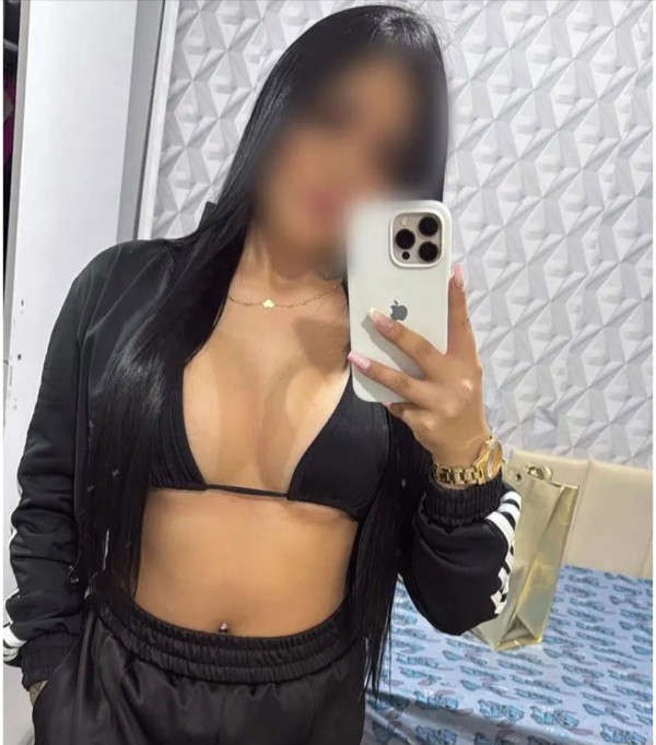 Mulata cubana fiestera cañera besucona cariñosa