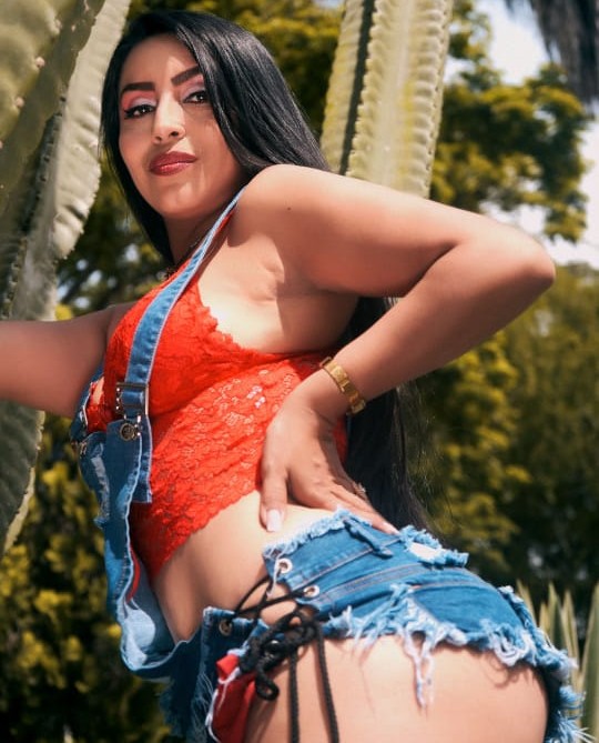Dulce madurita caliente lujuria y fiestera en torr