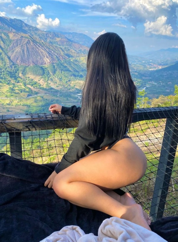 SARA TRAVIESA CACHONDITA HOT SEXY FIESTERA