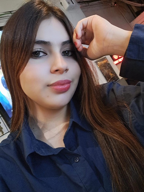 Una jovencita recién llegada de Colombia cachonda fotos reales 22 añitos
