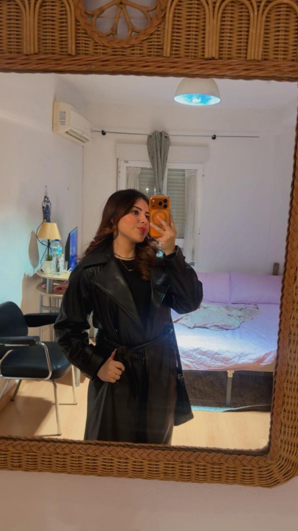 Una jovencita recién llegada de Colombia cachonda fotos reales 22 añitos