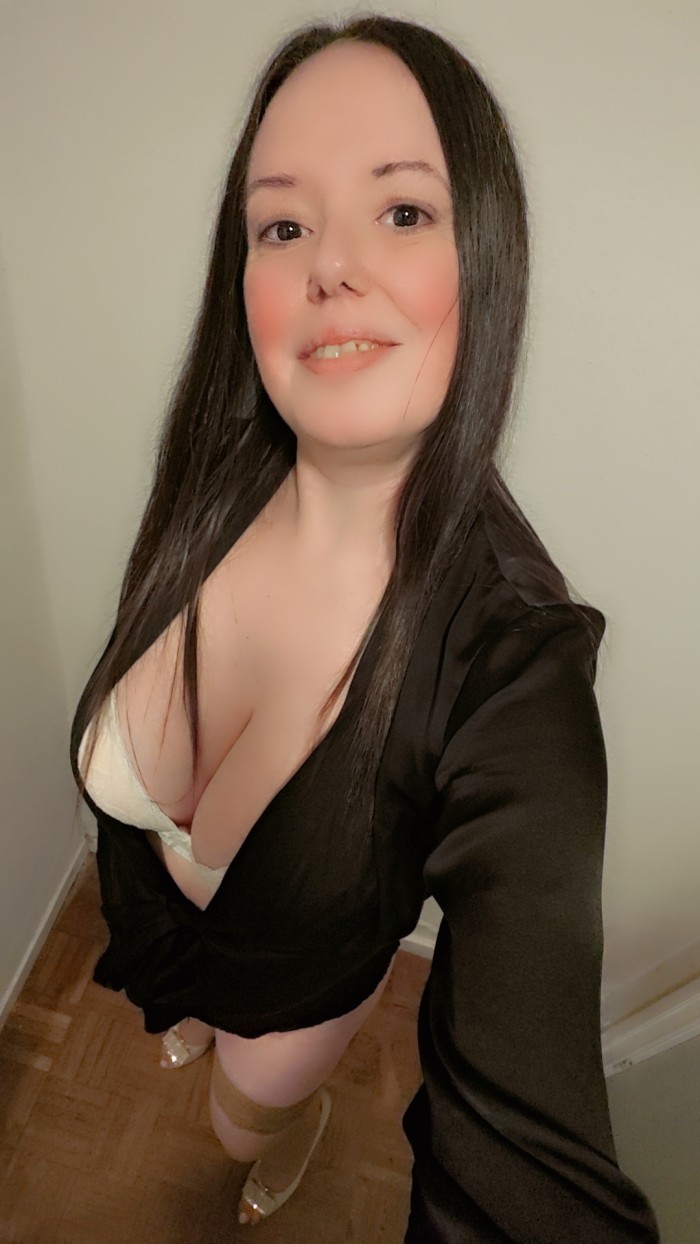 ESPAÑOLA CURVY MILF DELÉITATE Y DISFRUTA