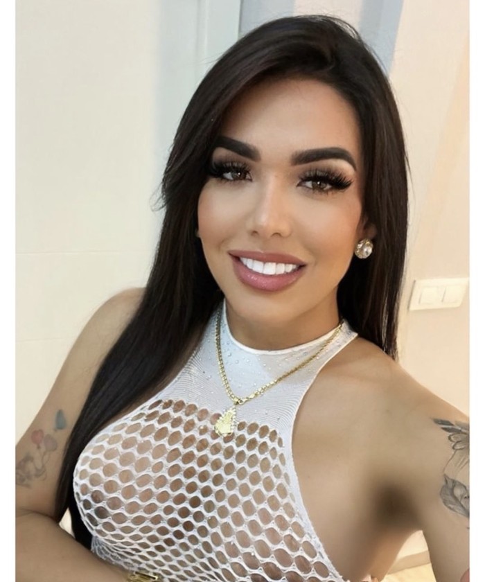 ACTIVA Y PASIVA CON GANAS DE SEXO