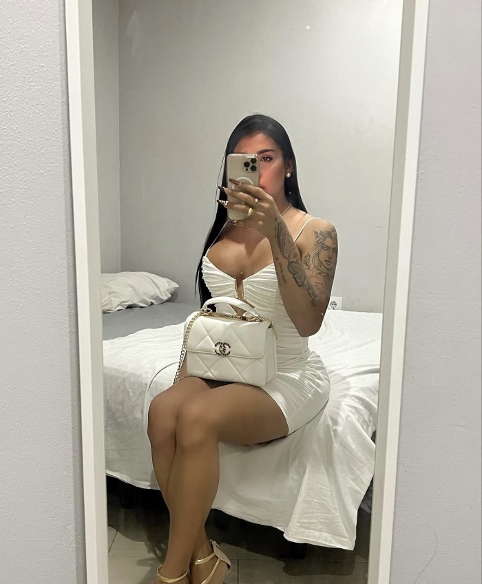 ACTIVA Y PASIVA CON GANAS DE SEXO