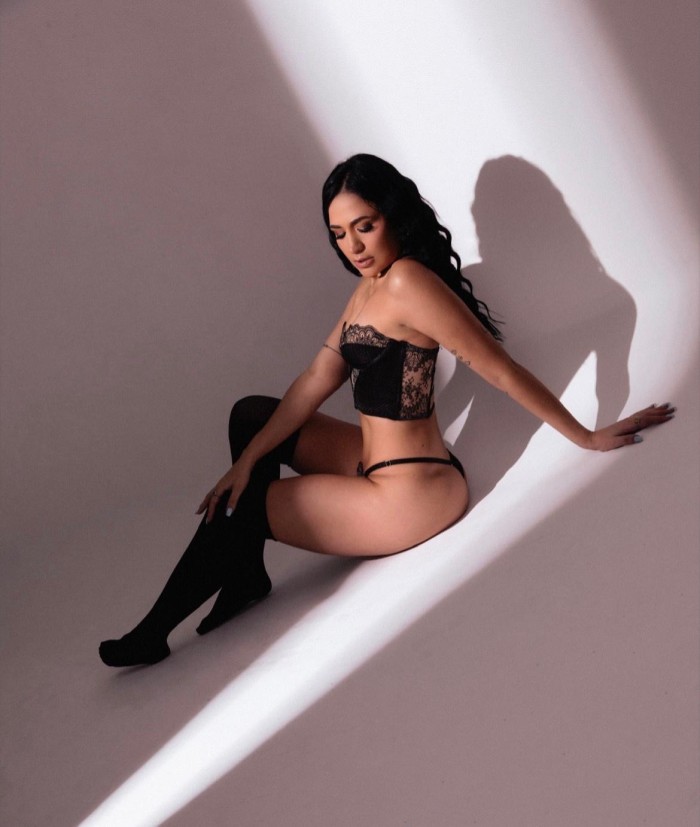 VALERY UNA HERMOSA FLACA