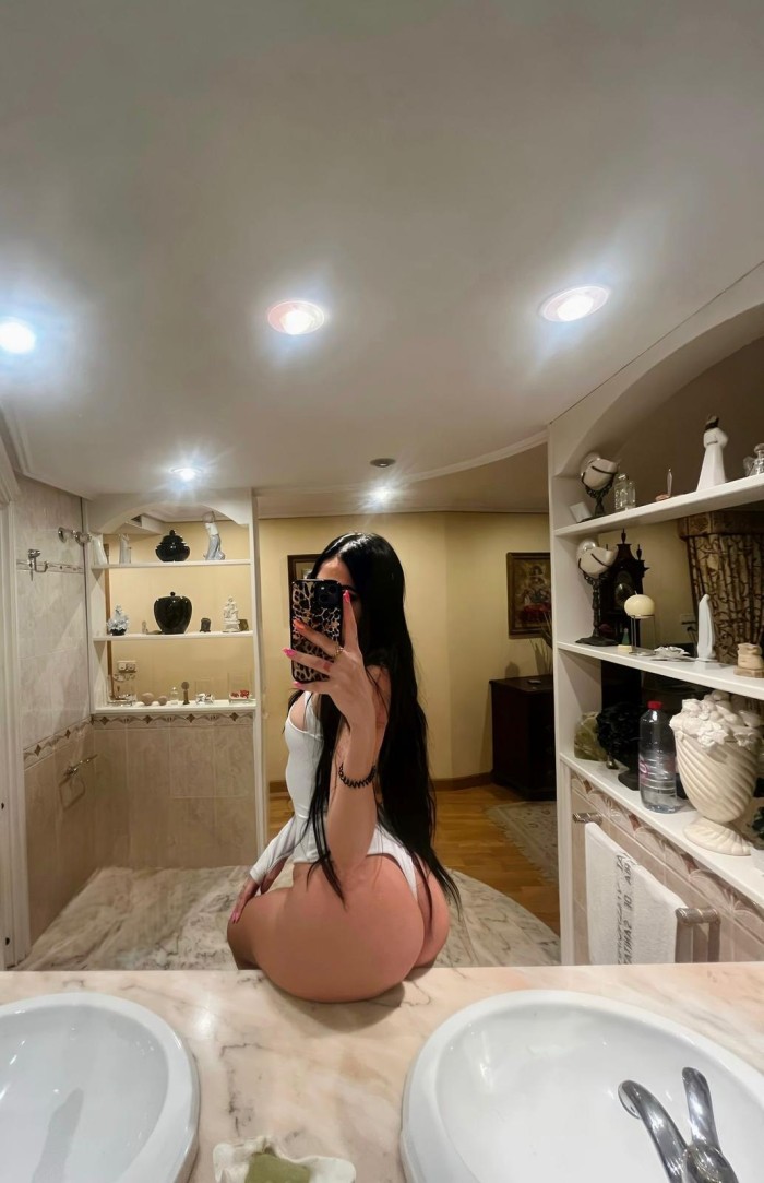 VALERY UNA HERMOSA FLACA