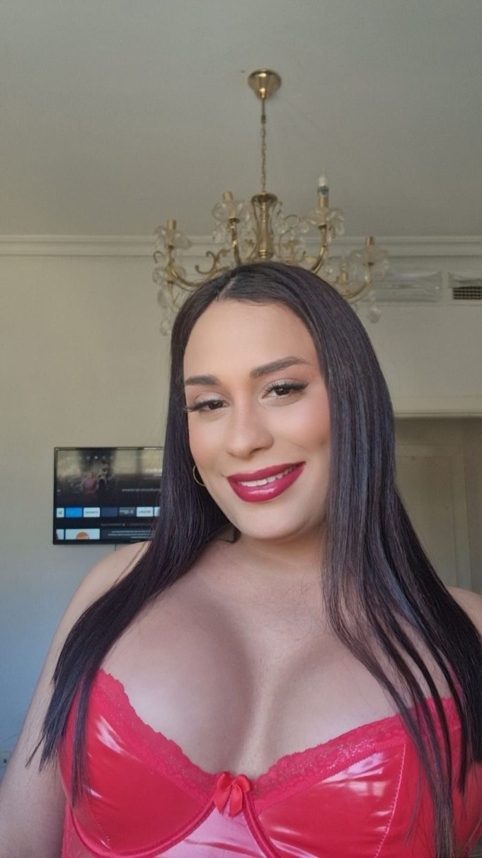 Hermosa real 24 horas disponibles