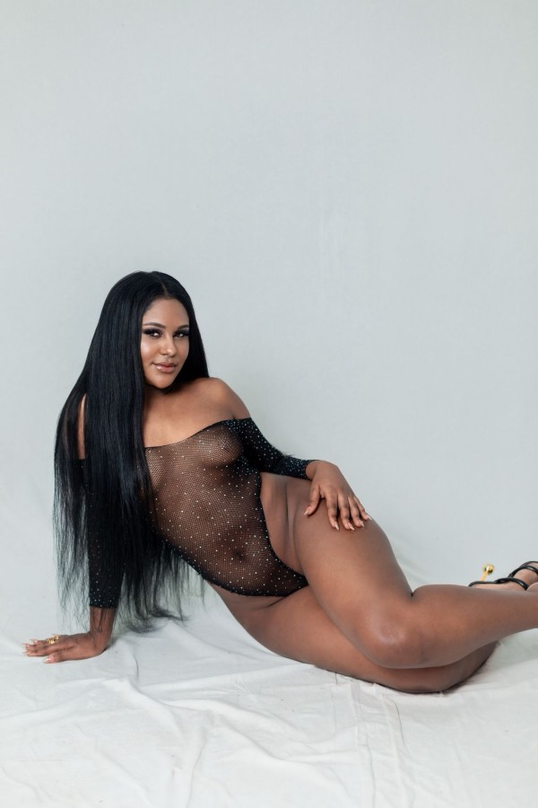 Karen 19 años, SUMÉRGETE EN UN PLACER SIN LIMITE…
