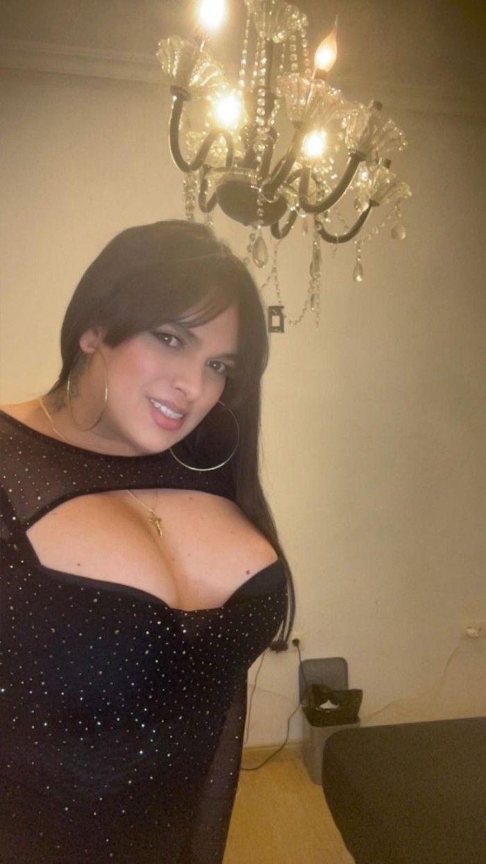 Chica descomplicada fiestera y guarra viciosa