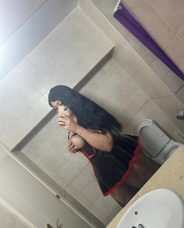 DE REGRESO MARIANA TRANS GUAPÍSIMA ENROLLADA POLLONA