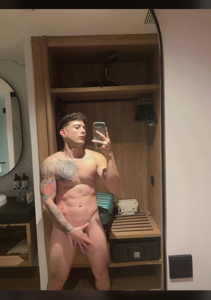 Chico recién llegado a tu ciudad activo dominante