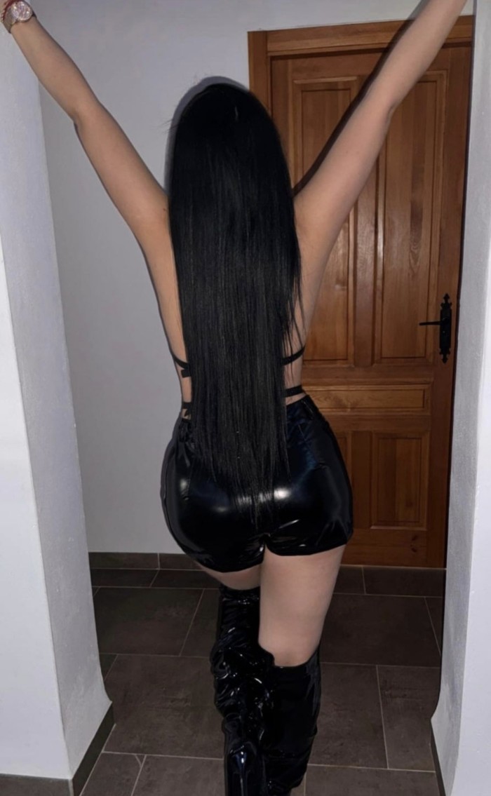 PELINEGRA CON GANAS DE FIESTA ESTA NOCHE