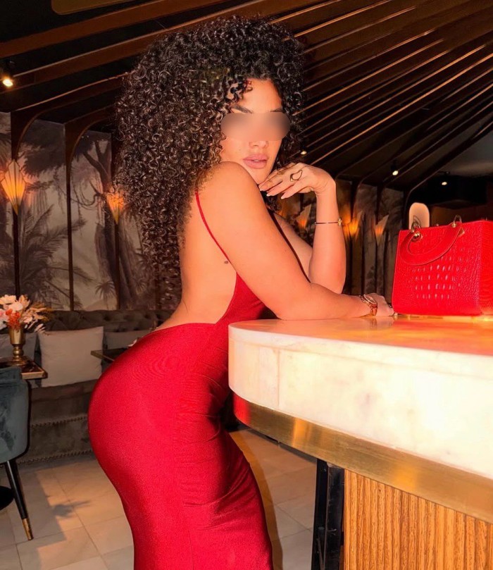 EN FERROL, CUBANA DE LUJO ESPECTACULAR SUPER MORBO