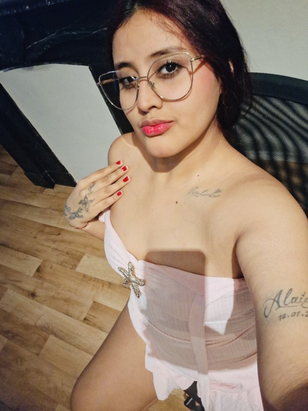HERMOSAS AMIGAS LATINAS EN BUSCA DE PLACER Y DIVERSIÓN