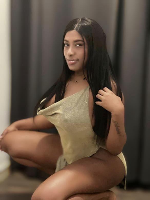 CHIQUILLA GOLOSA CON GANAS DE CHUPARTE TODO