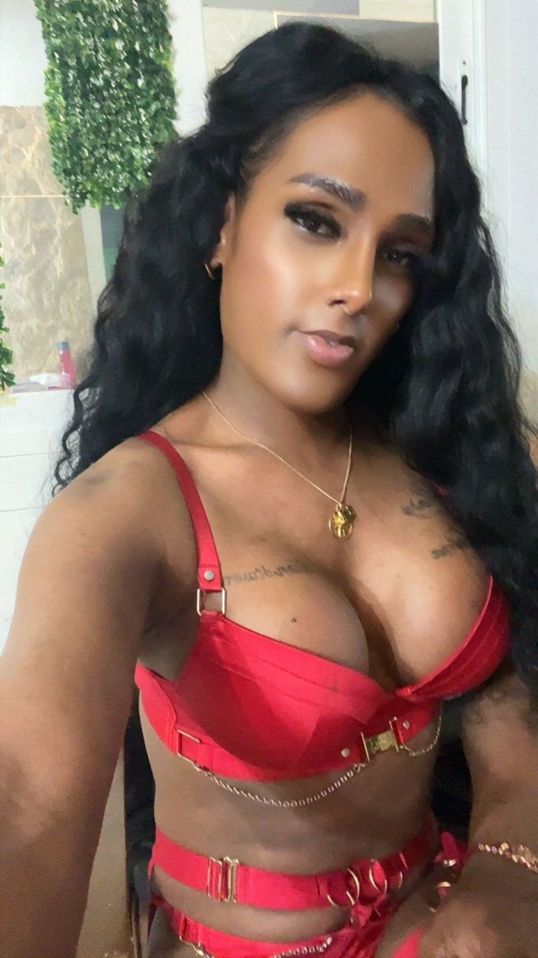 ¡NOVEDAD COLOMBIANA! JOVEN VERSÁTIL Y MUY FIESTERA