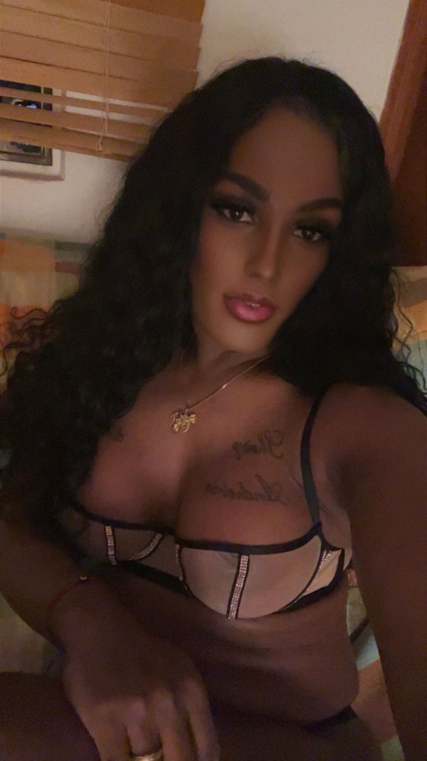 ¡NOVEDAD COLOMBIANA! JOVEN VERSÁTIL Y MUY FIESTERA