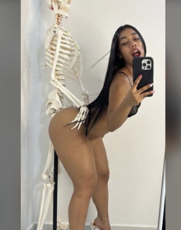 MORENA SEXY DELGADA