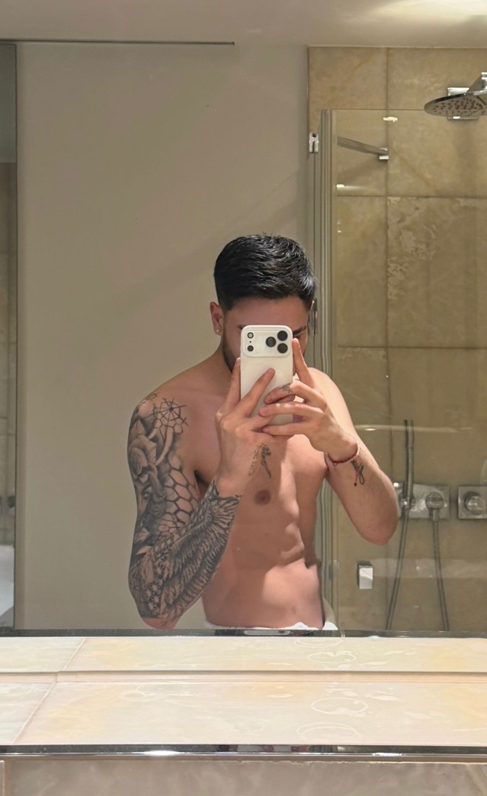 HOMBRE VARONIL DISPUESTO AL PLACER EN RETIRO