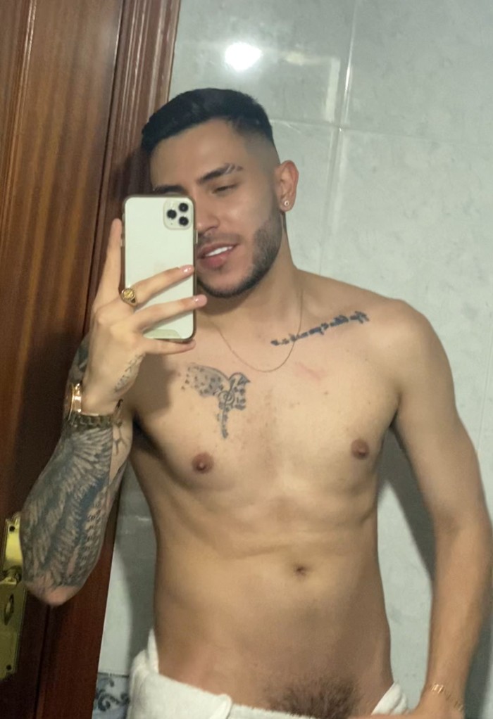 HOMBRE VARONIL DISPUESTO AL PLACER EN RETIRO