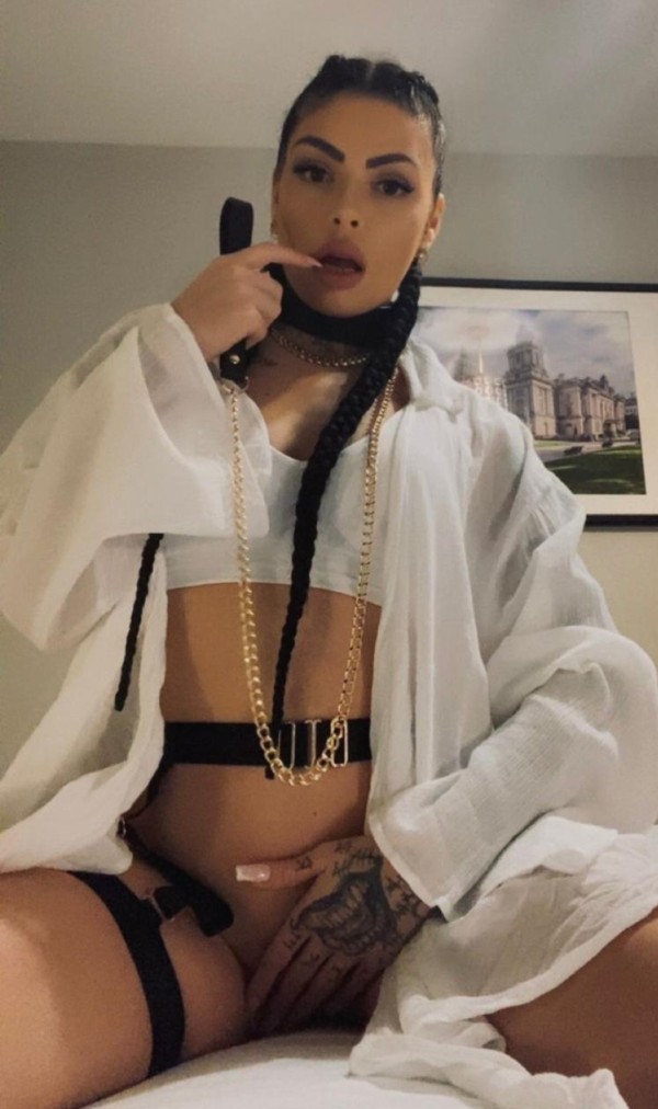RUMANA CALIENTE EXPLOSIVA Y JUGUETONA