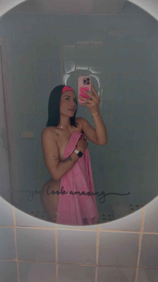 DESLUMBRANTE, SENSUAL & ESBELTA JOVENCITA COLOMBIANA