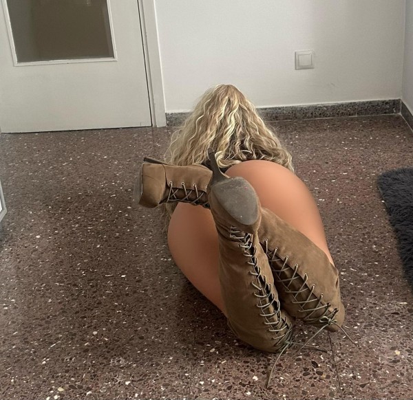 MAMADA GARGANTA PROFUNDA LA MAS FIESTERA