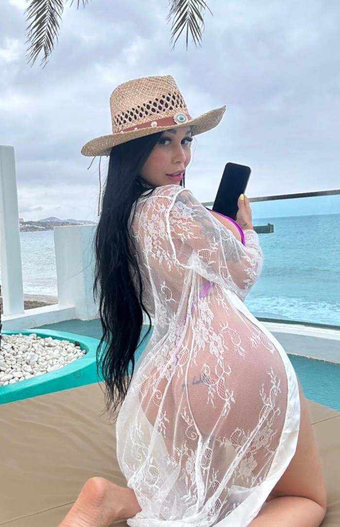 PRECIOSA FITNESS – EXCELENTE ACTITUD Y MUY BUENA E