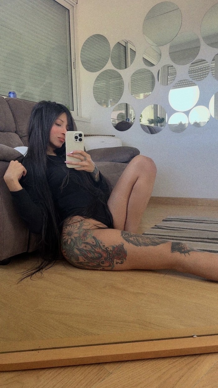 Flaquita culona caliente la pasaremos bien rico
