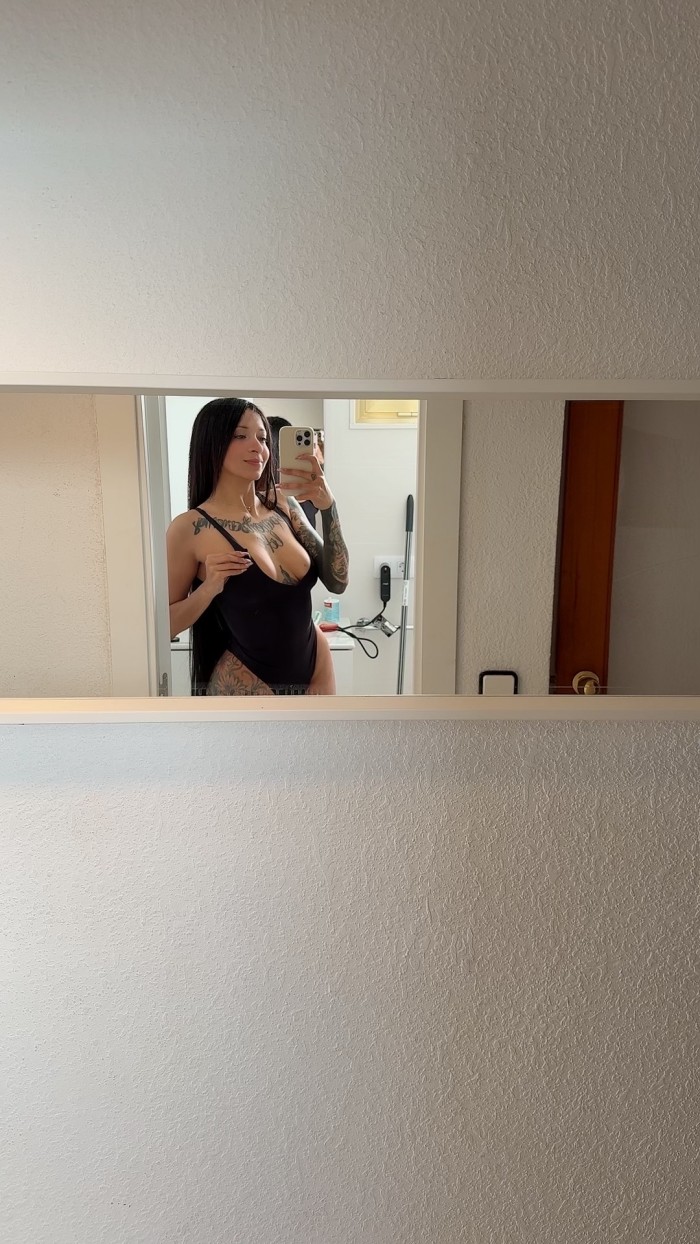 Flaquita culona caliente la pasaremos bien rico
