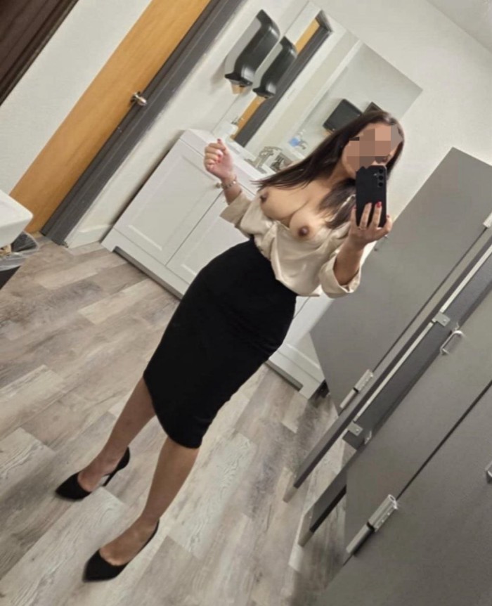 SECRETARÍA CALIENTE MUCHA DISCRECIÓN