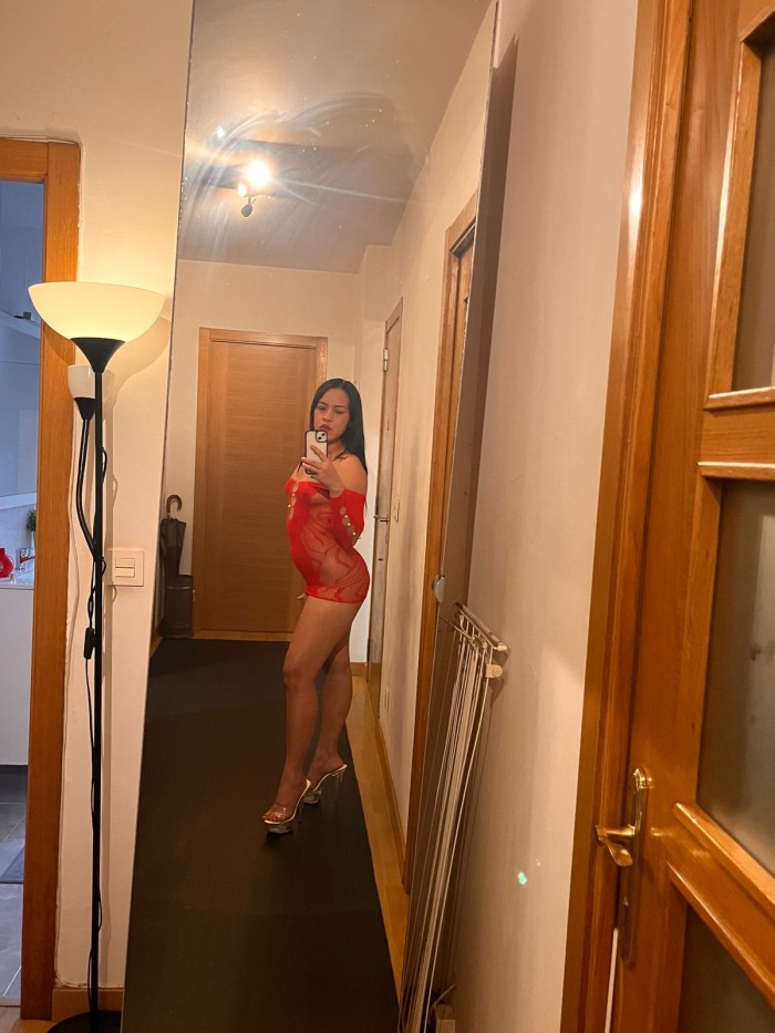 TOP NUEVA JOVENCITA FIESTERA TRATO DE NOVIOS EN CORUÑA