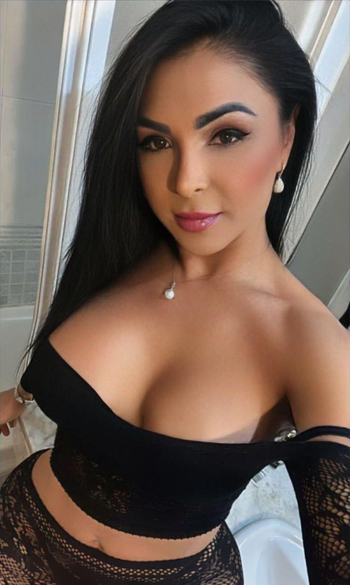 BELLISIMA Y MORBOSA CHICA, RECIEN LLEGADA A IBIZA