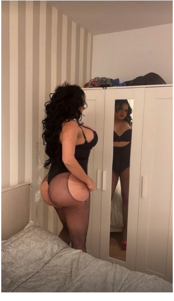 Chica. Guarra  fiestera versátil dominante