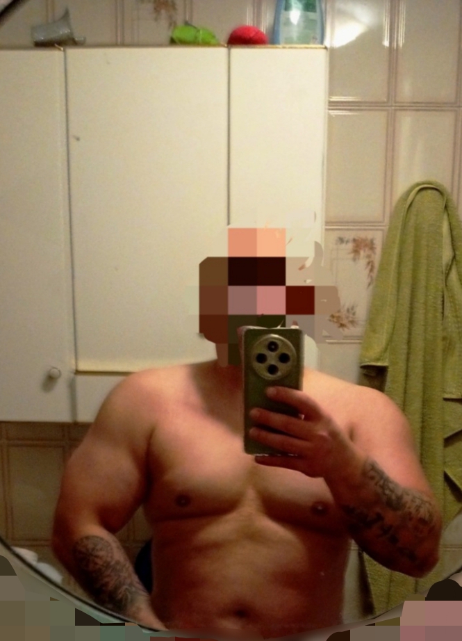 CHICO ESPAÑOL  MUSCULADO .NO GRATIS BOIRO SALIDAS