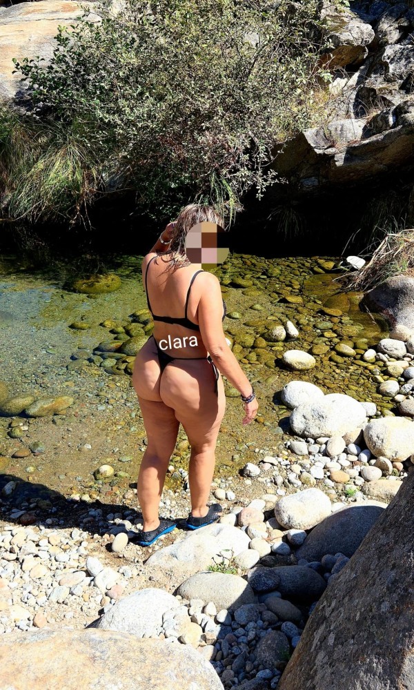 Elegante divertida sexy madurita rubia clara