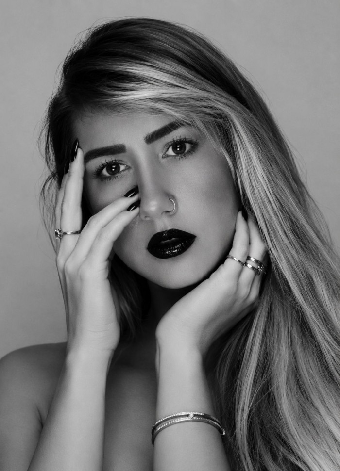 Hermosa Delicada Muy Cariñosa y Complaciente