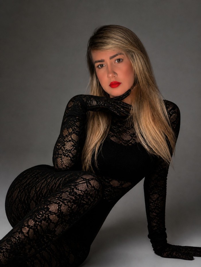 Hermosa Delicada Muy Cariñosa y Complaciente