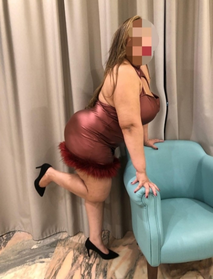 SAFADIÑA BESOS CALIENTES Y FIESTERA GRIEGO A TOP
