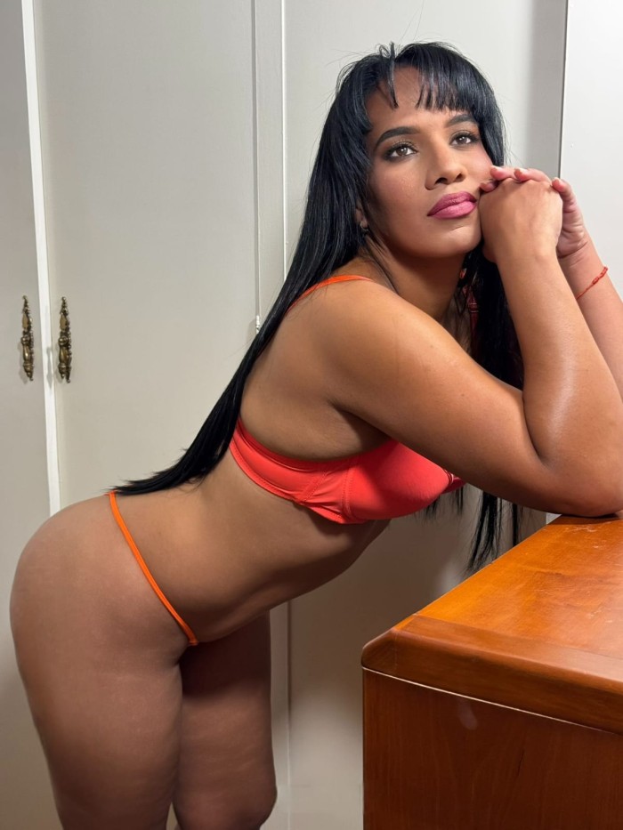 MADURITA MORENA, COQUETA Y MORBOSA