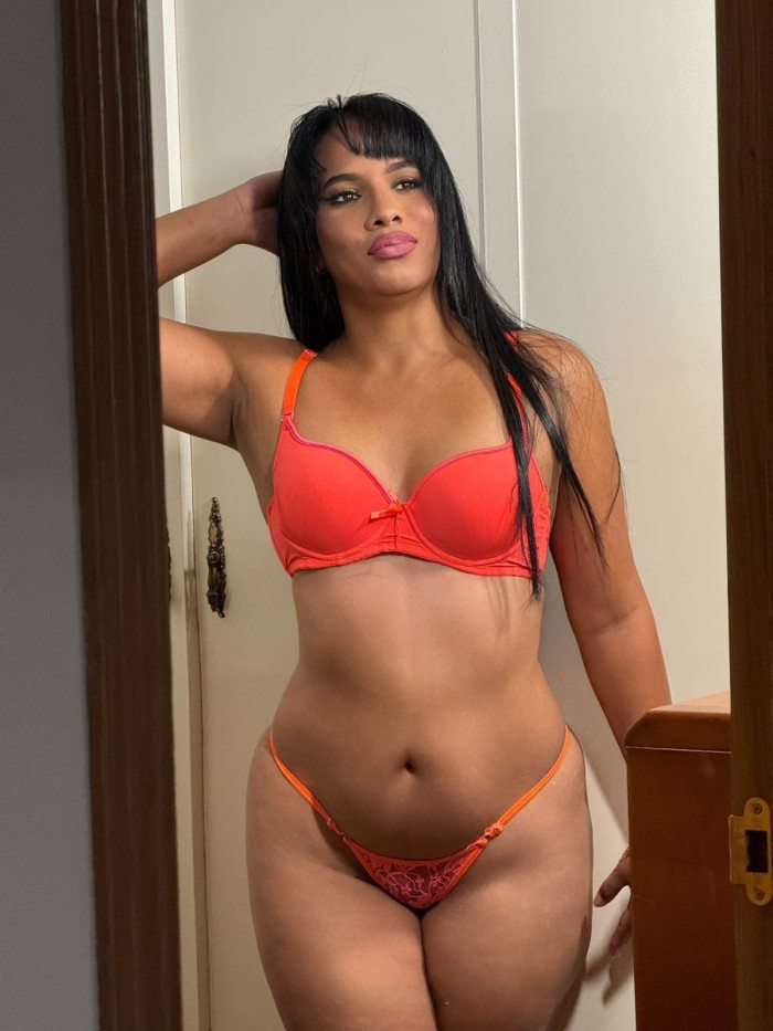 MADURITA MORENA, COQUETA Y MORBOSA