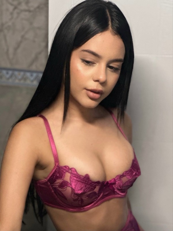 LUCY ENCANTADORA Y FIESTERA LOS ALCAZARES
