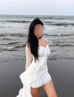 ENCANTADORA Y JUGUETONA MUJER EXQUISITA Y ARDIENTE