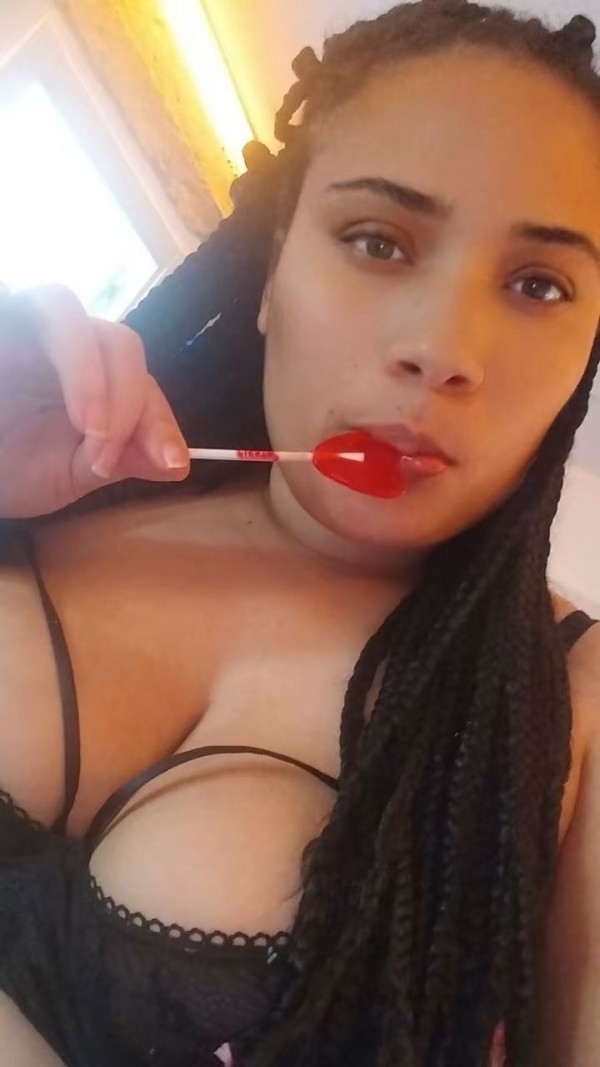 Novedad en Lugo Julia cariñosa tetona culona trato de novio