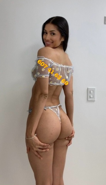 Joven juguetona fotos reales