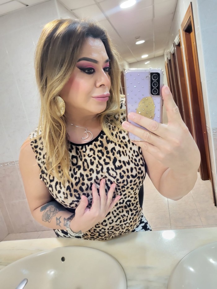 CHICA TRANS VIOLETA FERRER!  EL ARTE DEL PLACER EN FUENGIROL MANOS DE SEDA