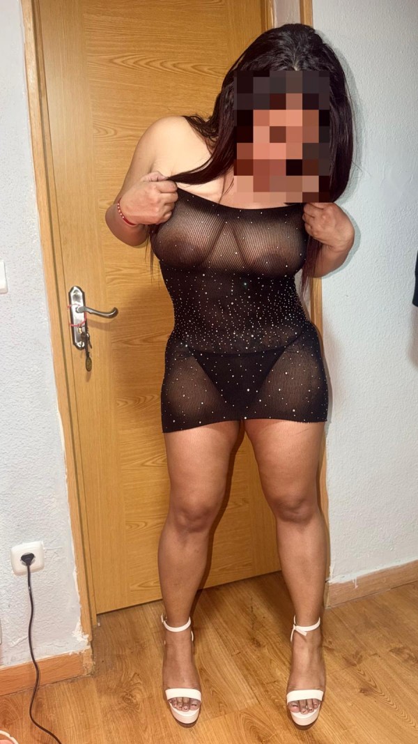 PRECIOSA COLOMBIANA 36 AÑOS SOLO DESPLAZAMIENTOS