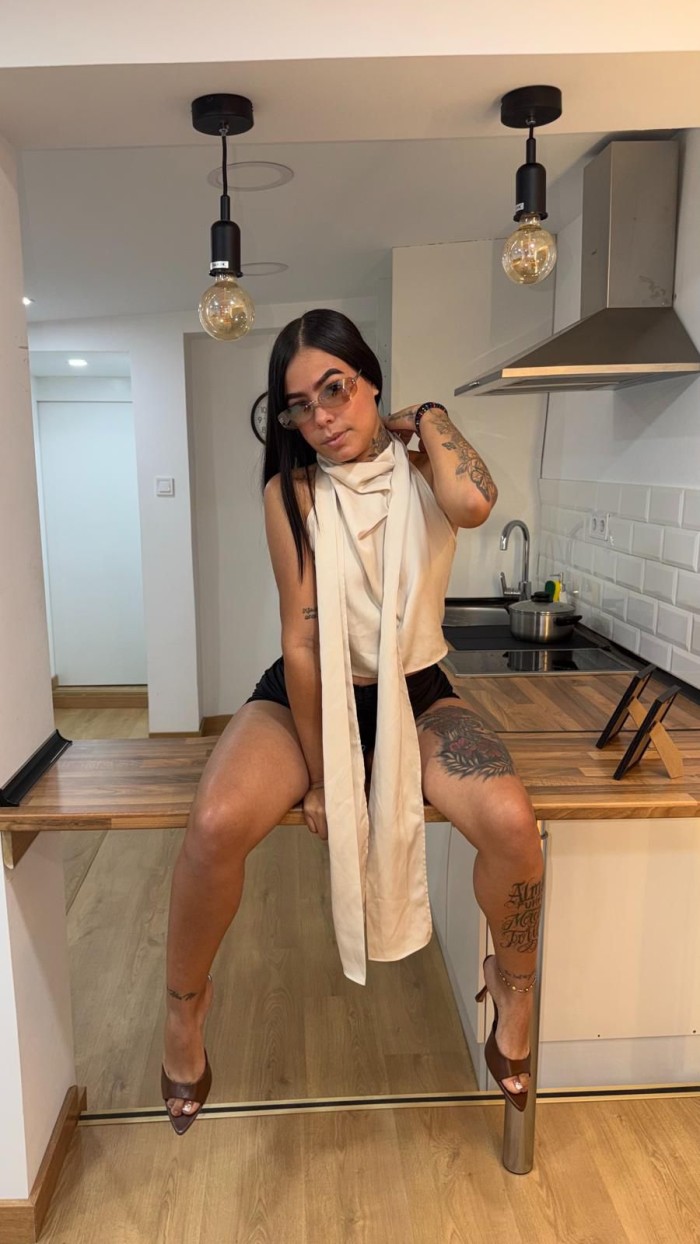 HERMOSA SENSUAL COMPLACIENTE BUENA AMANTE
