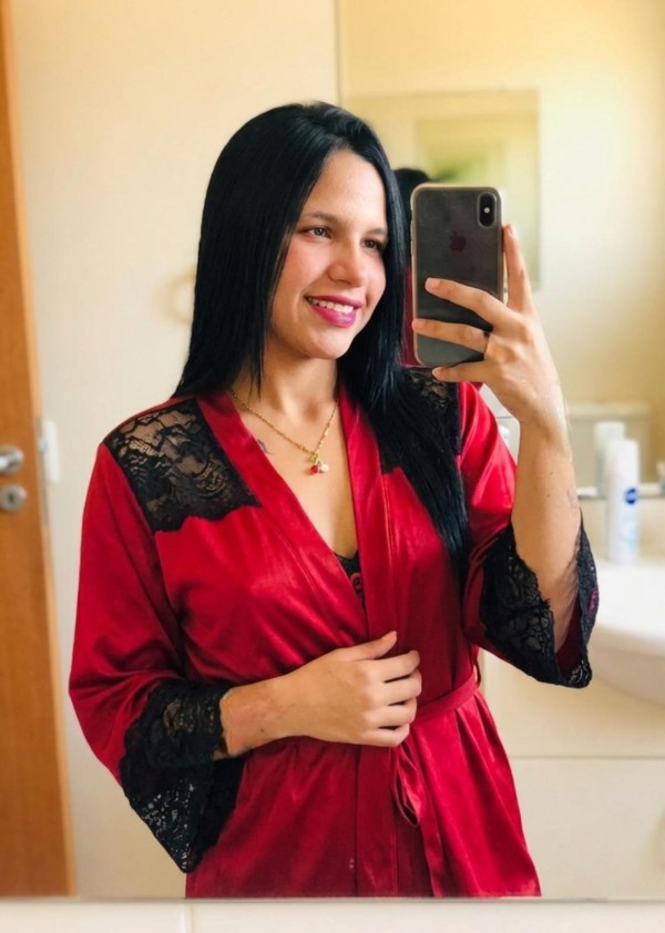 SOFIA JOVENCITA GUAPÍSIMA Y SERVICIAL