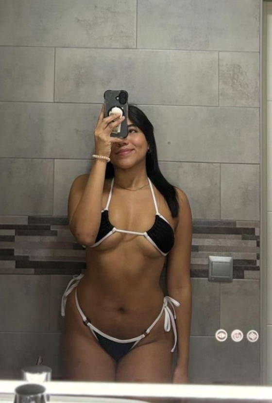 IMPLICADA JUGUETONA DELICIOSA COMPLACIENTE